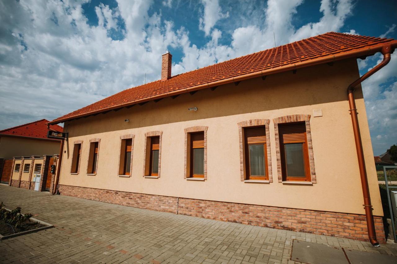 Nemeth Apartmanhazak * Morahalom